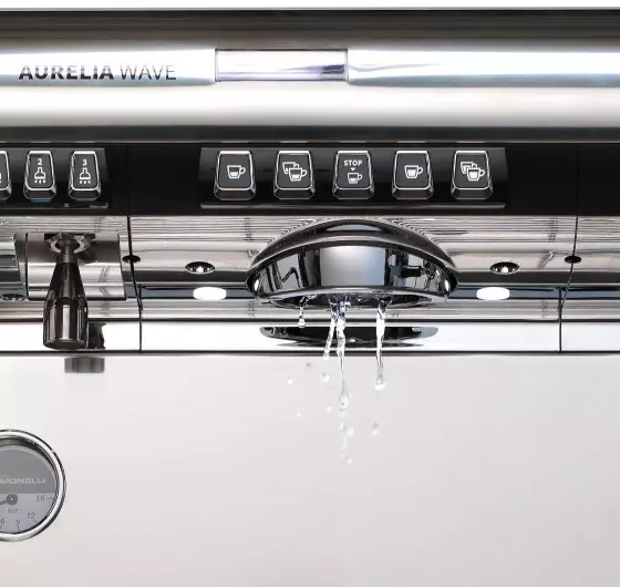 Voda v kávovaru Aurelia Wave pod neustálou kontrolou. Zdroj: Nuova Simonelli Voda v kávovaru Aurelia Wave.
